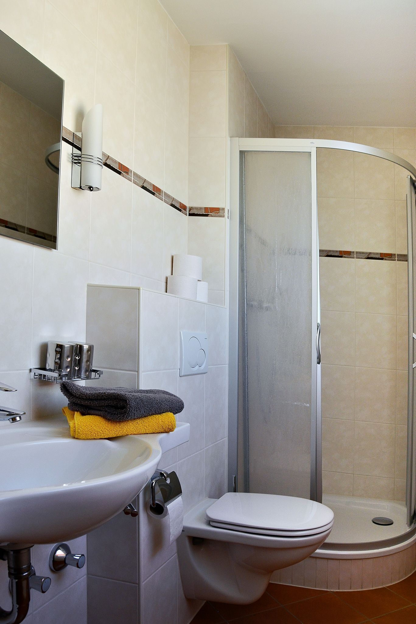 Dusche, Haartrockner, Handtücher