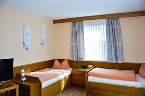 1 chambre, lit parapluie, Wi-Fi, draps fournis