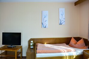1 bedroom, travel cot, WiFi, bed sheets - Apartment 6 - House Erna (Bad Wildungen)