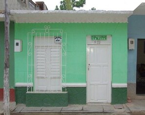 Mặt tiền nơi lưu trú