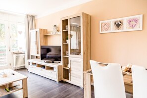 TV, lettore DVD, impianto stereo