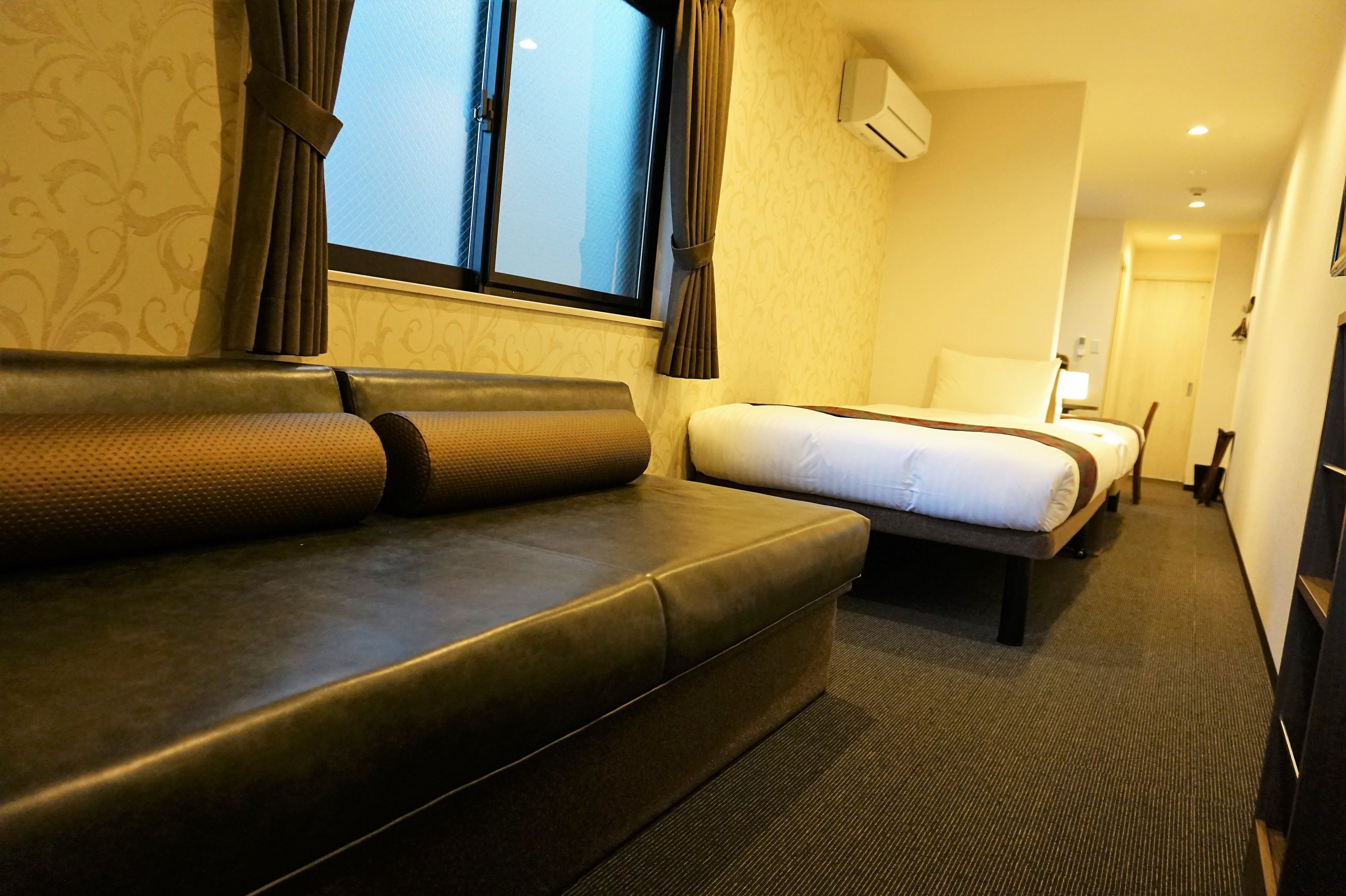 triple room | premium bedding, down duvets, pillow-top beds, desk
