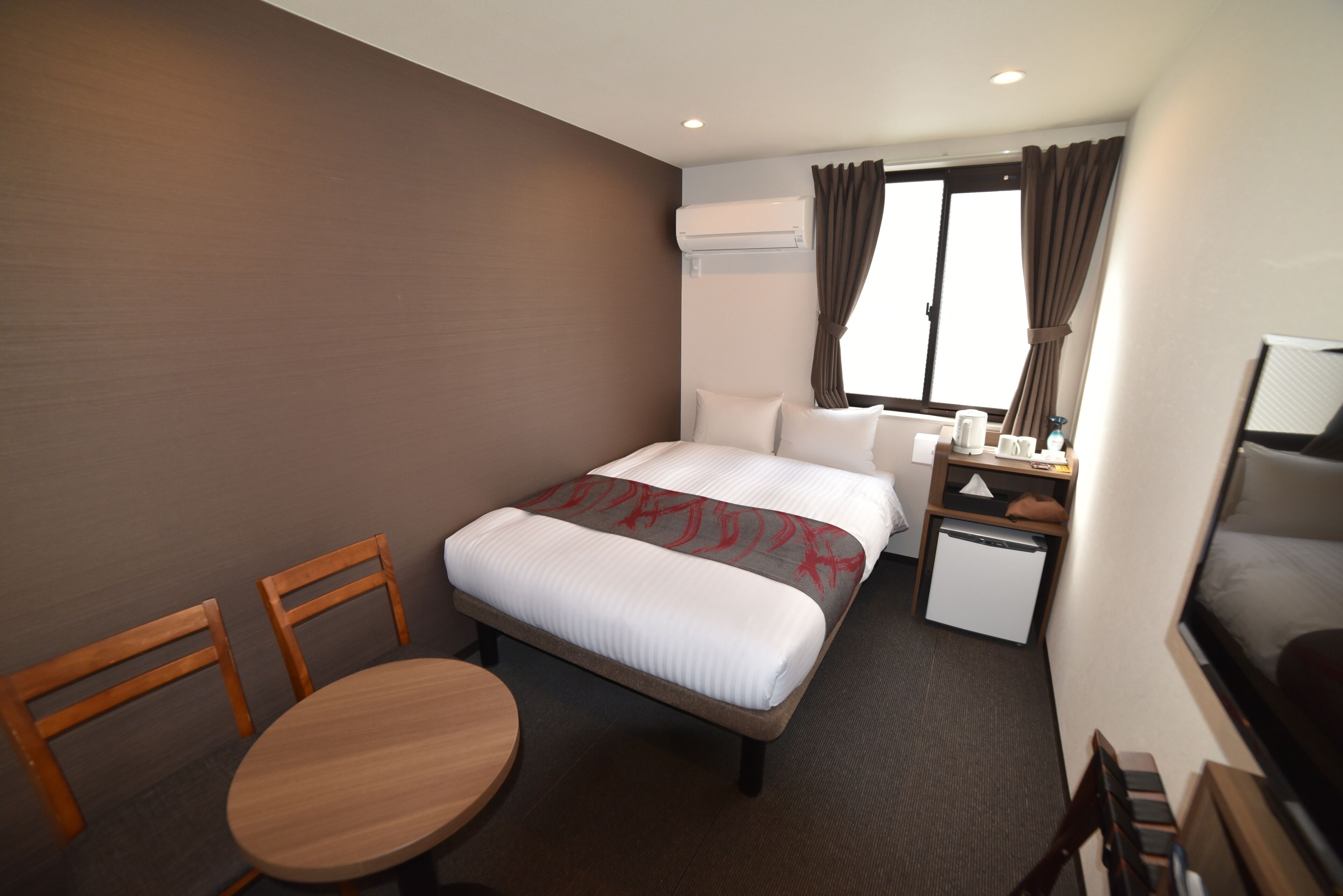 double or twin room | premium bedding, down duvets, pillow-top beds, desk