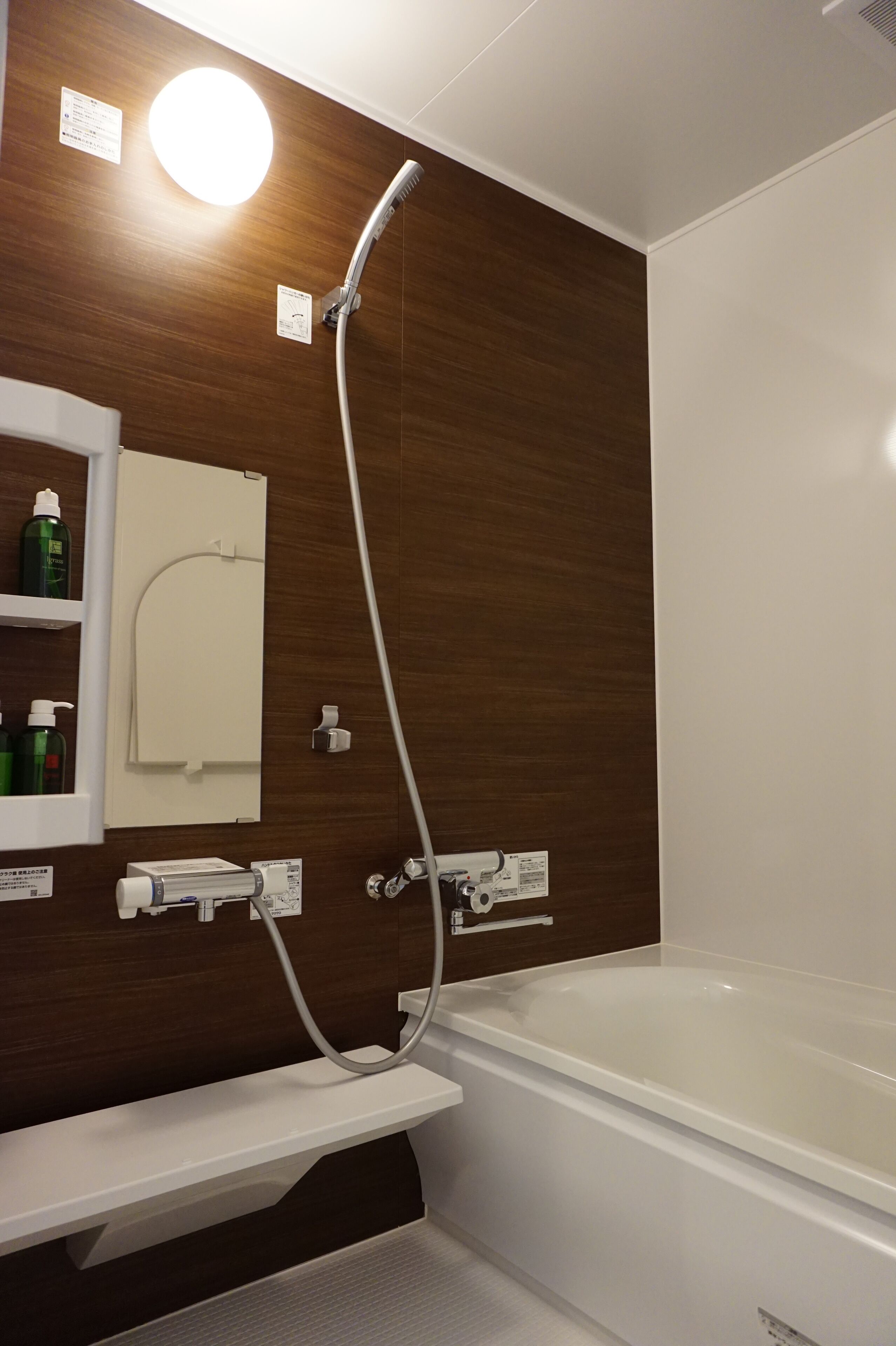 triple room | bathroom | combined shower/bathtub, deep-soaking bathtub, hair dryer, slippers