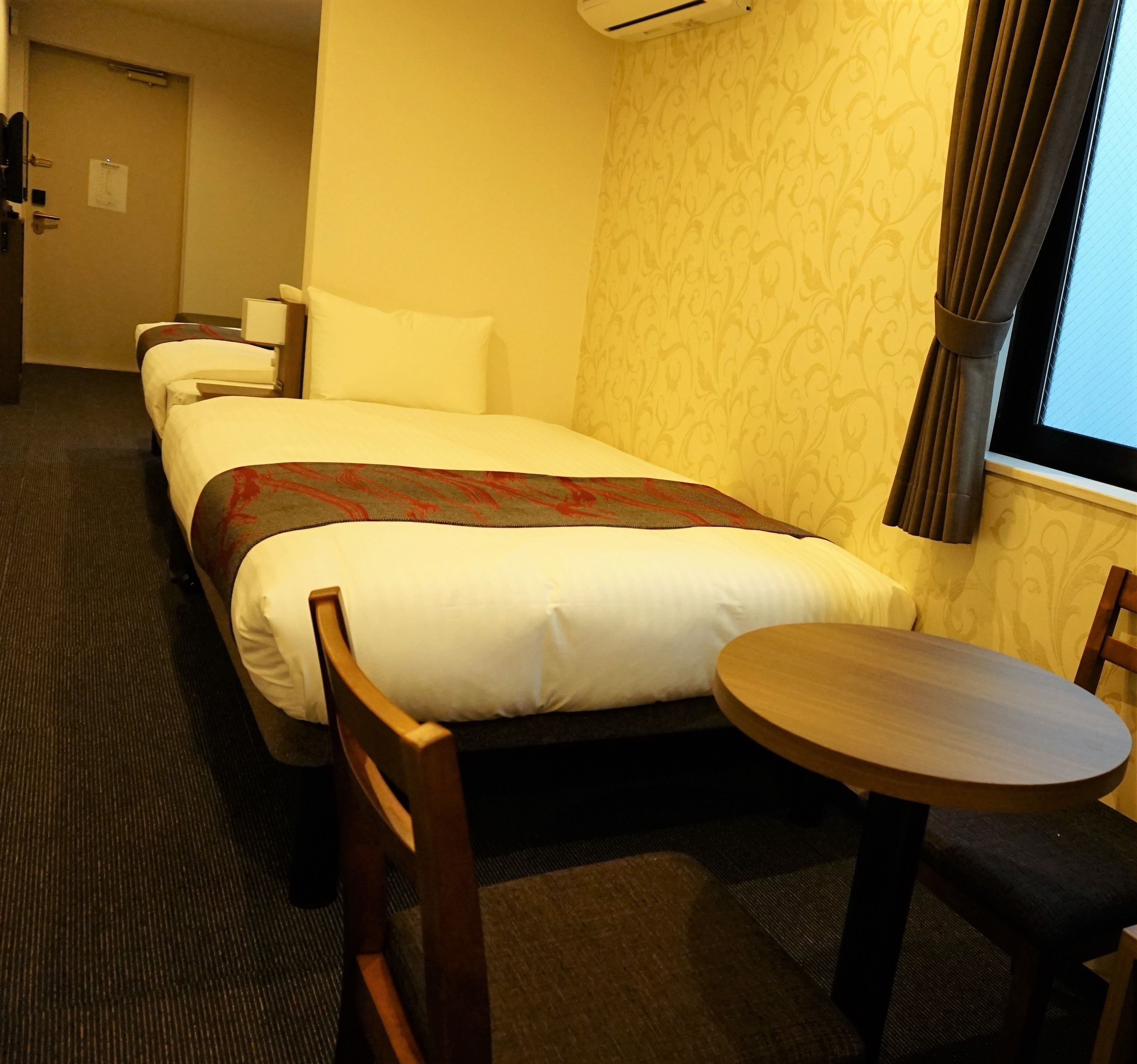 triple room | premium bedding, down duvets, pillow-top beds, desk