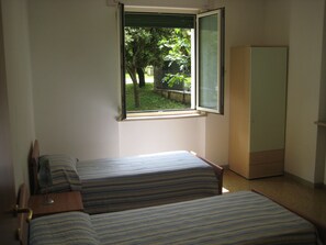 3 habitaciones, tabla de planchar con plancha, wifi y ropa de cama