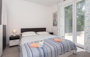 3 bedrooms, in-room safe, travel crib, free WiFi