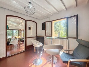 Fernseher, Kamin, DVD-Player, Tischtennisplatte