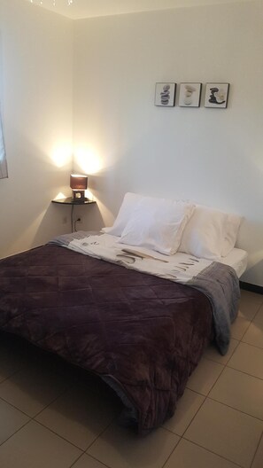 2 chambres, fer et planche à repasser, lit parapluie, Wi-Fi gratuit