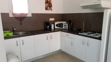 KylskÄp, mikrovÄgsugn, ugn och spishÀll