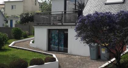 Haus auf dem kleinen Sims