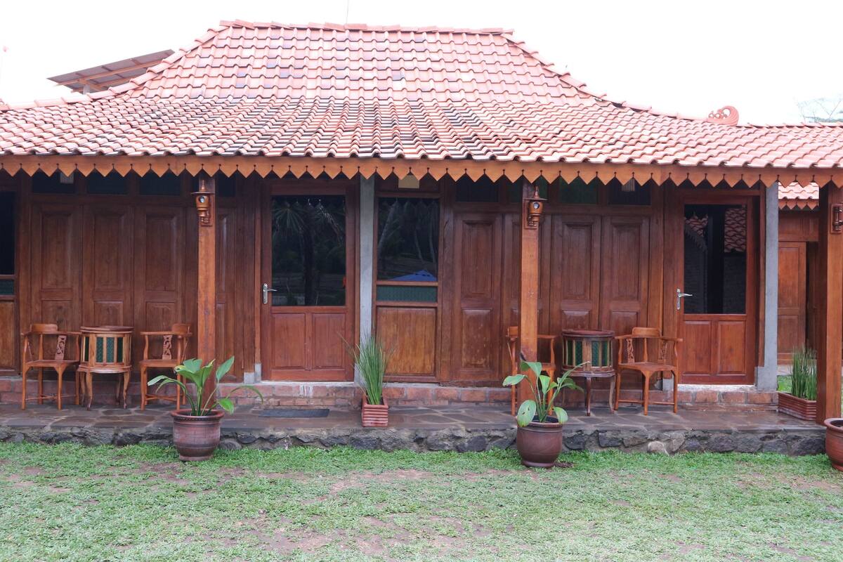 Habitación Deluxe, 1 cama King size, vista a la montaña | Caja de seguridad en la habitación, escritorio y wifi gratis