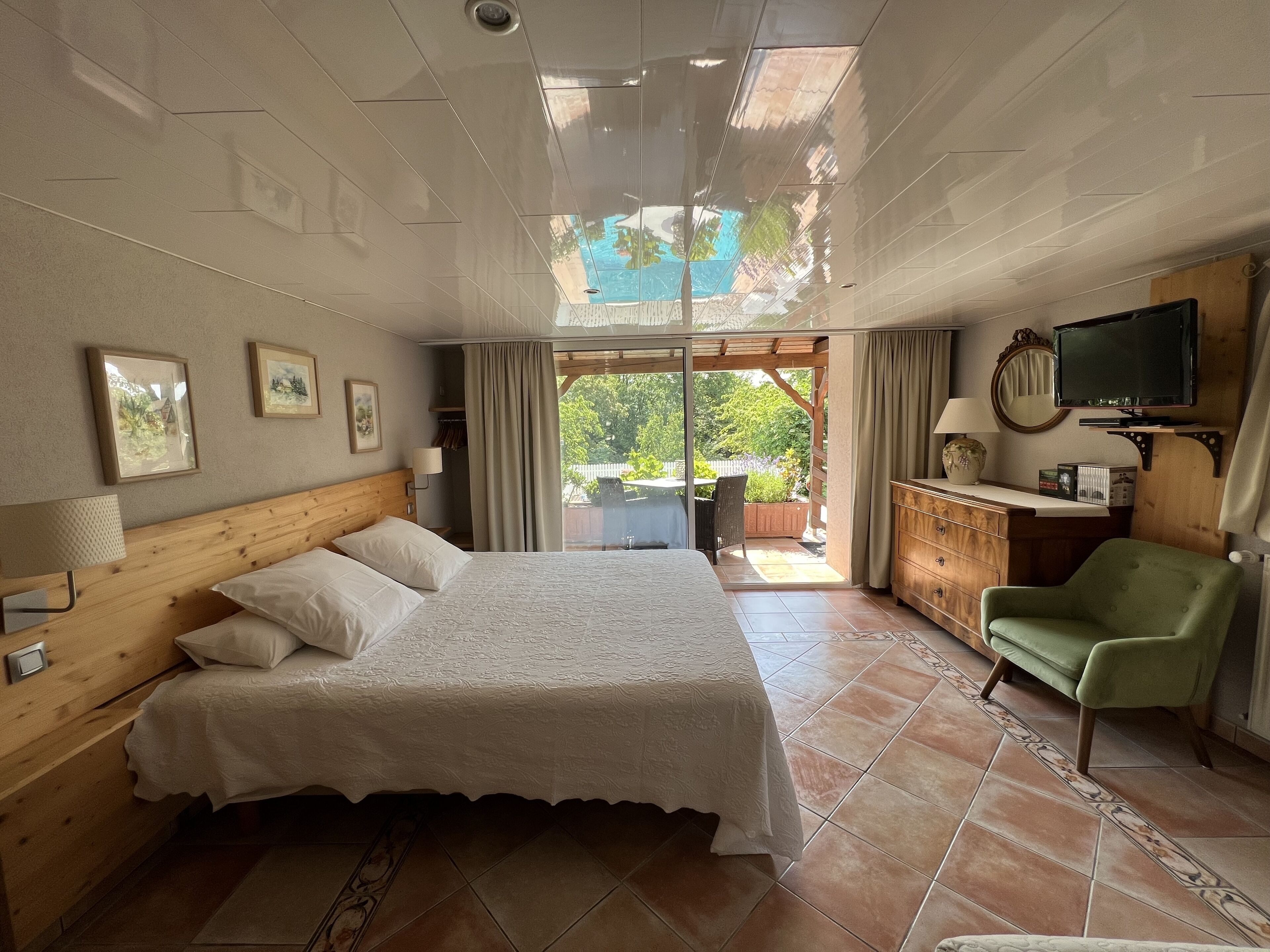 3 bedrooms, iron/ironing board, travel cot, free WiFi