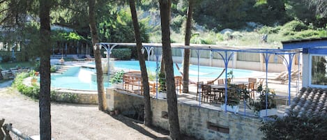 An infinity pool, sun loungers