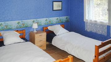 5 slaapkamers, een strijkplank/strijkijzer, wifi, beddengoed