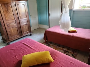 2 habitaciones, tabla de planchar con plancha, internet y ropa de cama 