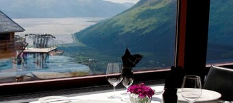 Carriage House - Kobuk's Cozy Timber frame Cottage