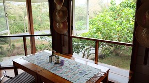 Dining - Toob Phasing (Nan)