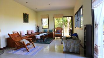 Family Room, Multiple Beds, Non Smoking | Living area | Flat-screen TV