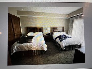 2 camere, una cassaforte in camera, una scrivania, ferro/asse da stiro