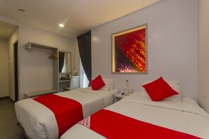 华丽双床房 | 办公桌、免费 WiFi、床单