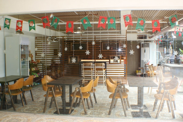 Snack bar