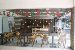 Unclassified image, 4 of 25, button - 7 Days Inn (Cebu City)