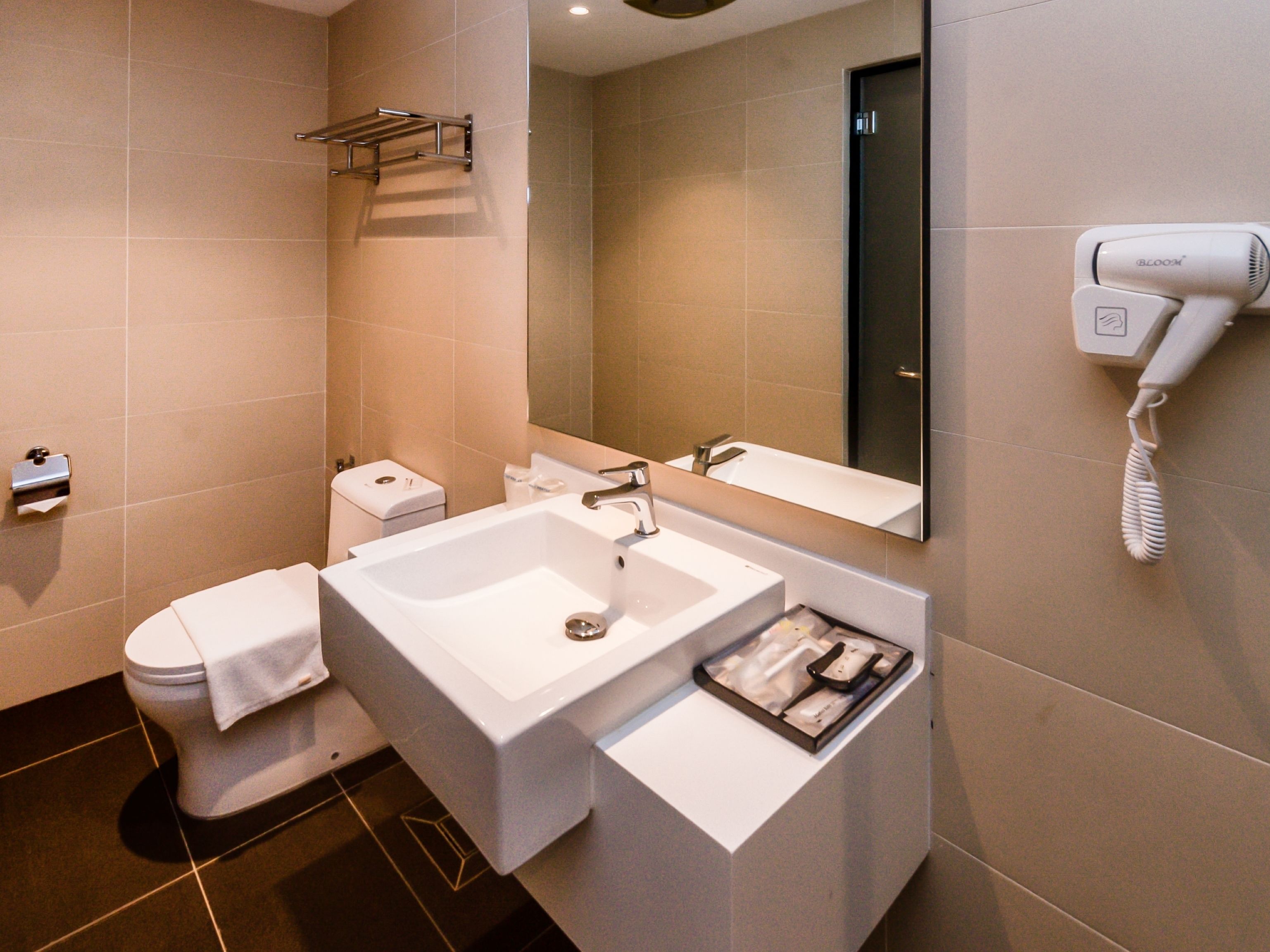 deluxe double room, 1 king bed | bathroom | shower, rainfall showerhead, free toiletries, hair dryer