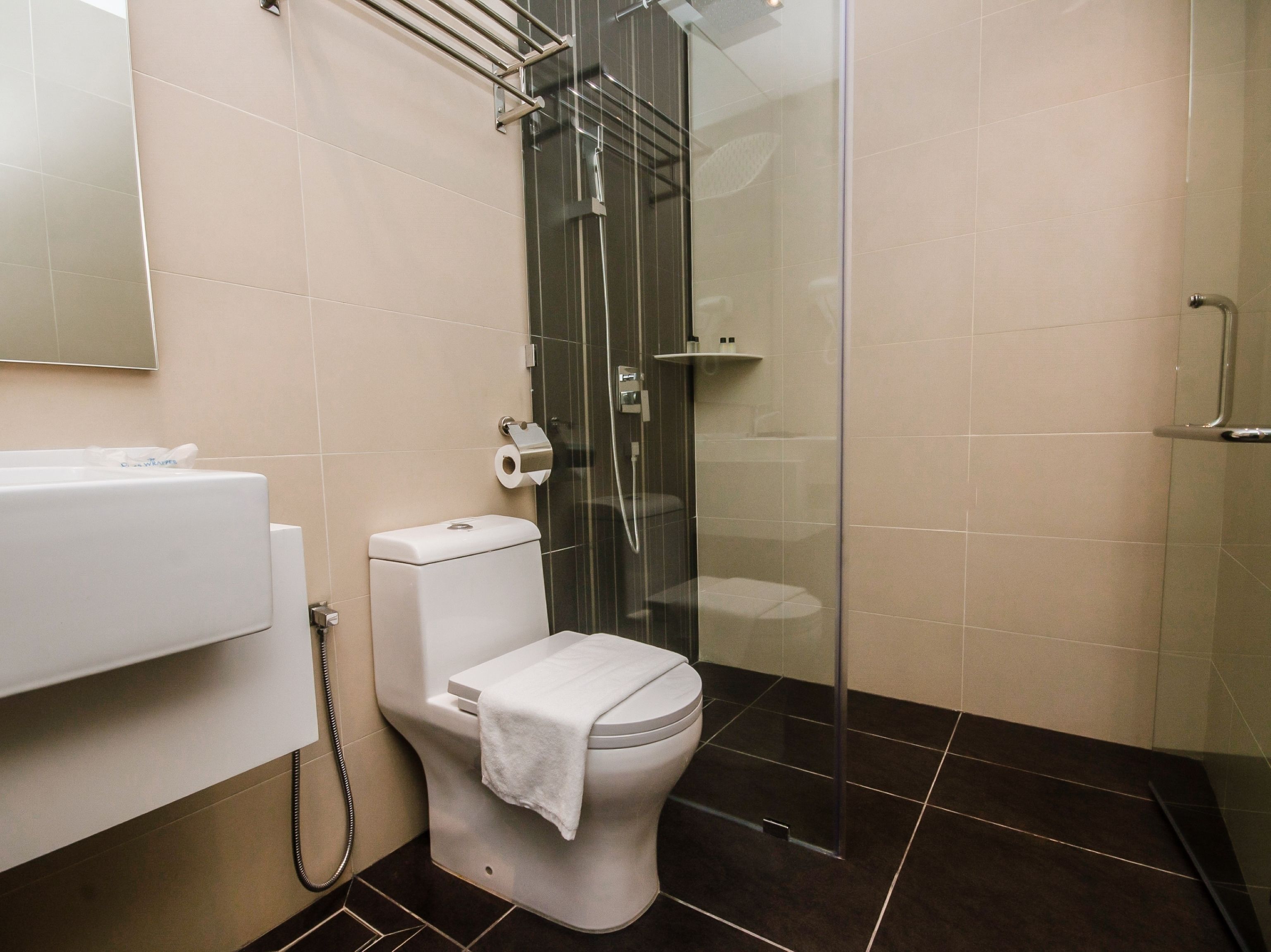 premium double room, 1 king bed | bathroom | shower, rainfall showerhead, free toiletries, hair dryer