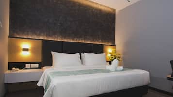 Chambre Double Standard, 1 très grand lit | Bureau, Wi-Fi gratuit, draps fournis