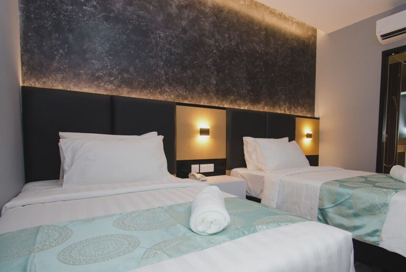 standard twin room | desk, free wifi, bed sheets