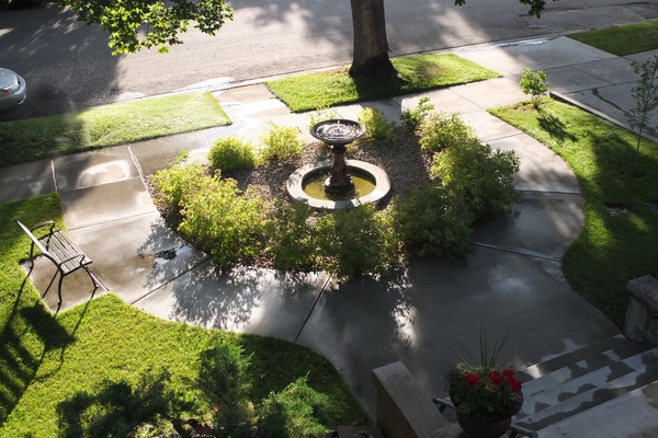 A quiet sunday after noon view of the front yard.