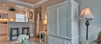 Chic Pier Bowl condo with patio - only 1 block to the beach