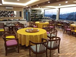 每日供应自助式早餐（每人 IDR 90000）