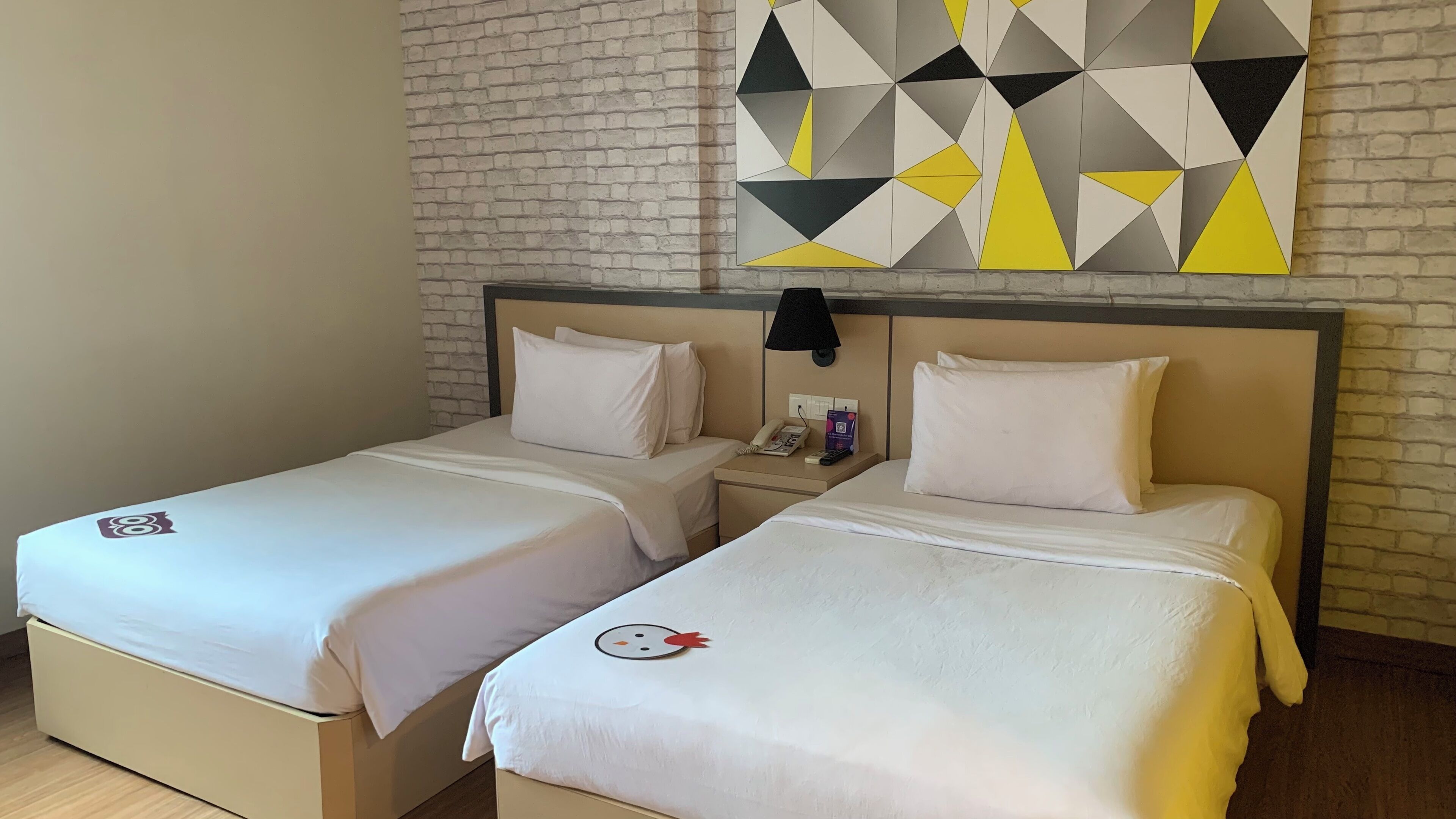 Sunshine Day Twin | Desk, soundproofing, free WiFi