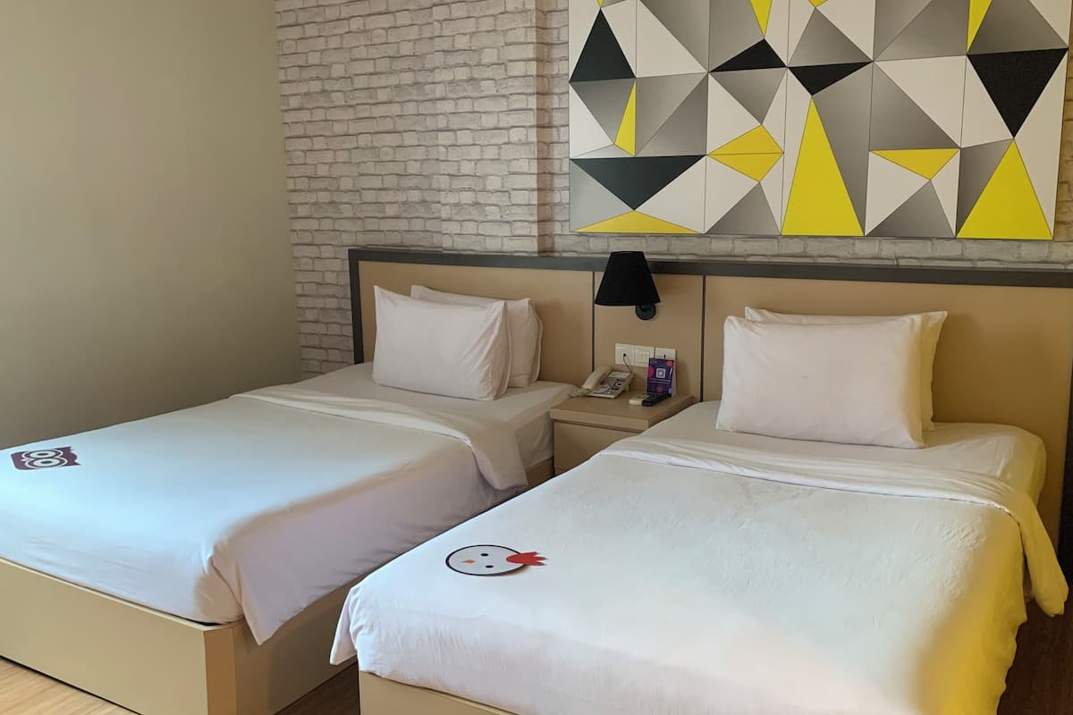 Sunshine Day Twin | Desk, soundproofing, free WiFi, bed sheets