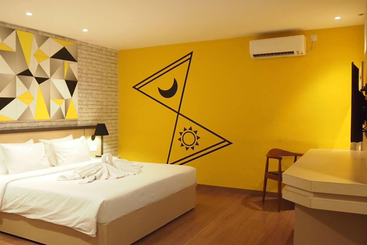 Sunshine Day Double | Desk, soundproofing, free WiFi, bed sheets