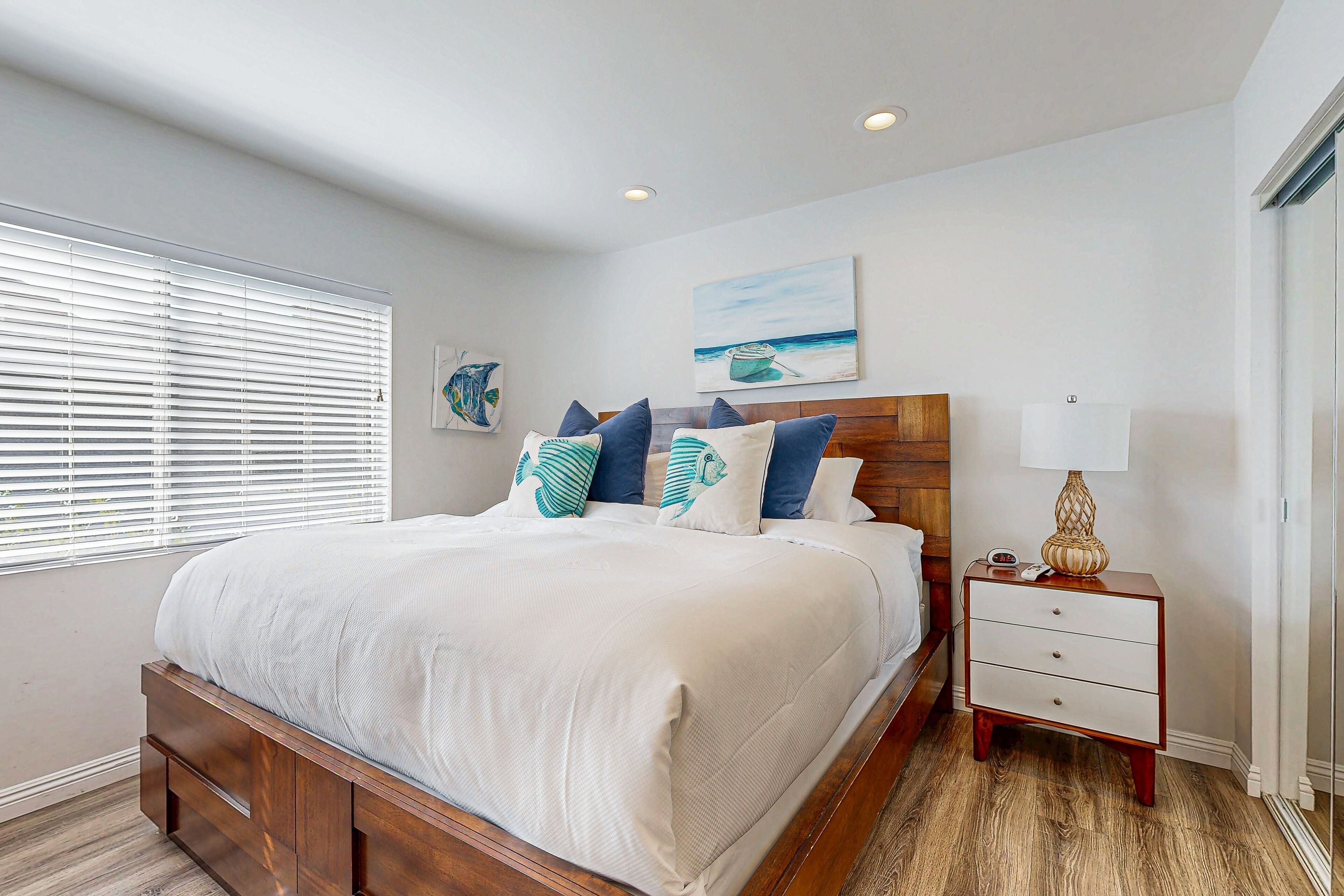 1 bedroom, iron/ironing board, internet, bed sheets