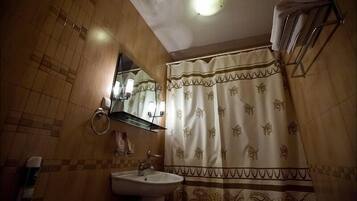 Standard Twin Room | Iron/ironing board, free WiFi, bed sheets