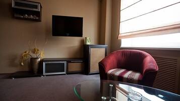 Studio, 2 Bedrooms | Iron/ironing board, free WiFi, bed sheets