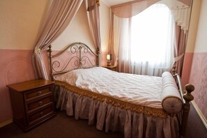 Estudio, 2 habitaciones | Tabla de planchar con plancha, wifi gratis y ropa de cama