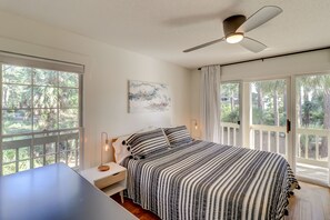 5 slaapkamers, een strijkplank/strijkijzer, gratis wifi, beddengoed