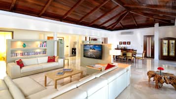 Smart TV, tenis de mesa, libros y estéreo