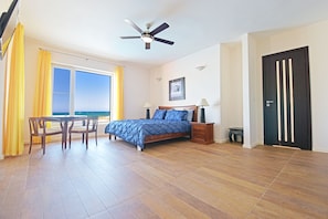6 bedrooms, in-room safe, desk, iron/ironing board - Direct Beachfront 6 BDR/en-suite /maid included. Excellent service. Rare gem (O) (Sint Maarten)