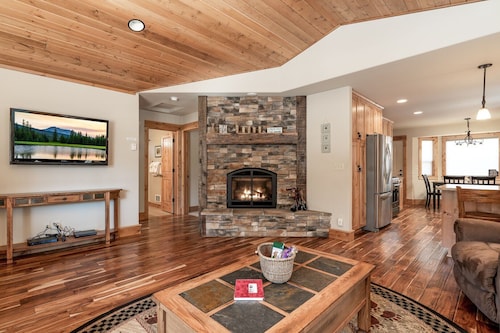 Shepherd Family Retreat- Fox | Main Home & Guest House sleeps 12 Near Yellowstone