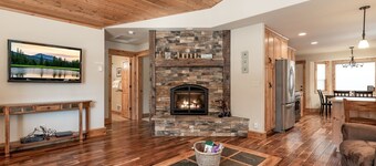 Shepherd Family Retreat- Fox | Main Home & Guest House sleeps 12 Near Yellowstone