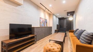 Private Vacation Home | Living area | Flat-screen TV