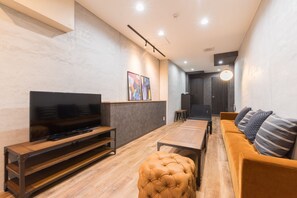 独立别墅 (Private Vacation Home) | 起居区 | 平板电视