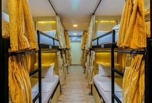 Living area - Seven Hills Dormitory - Hostel (Mumbai)