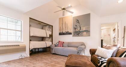 The C5 Ranch Guest House minutes from Magnolia and Baylor with pool and hottub